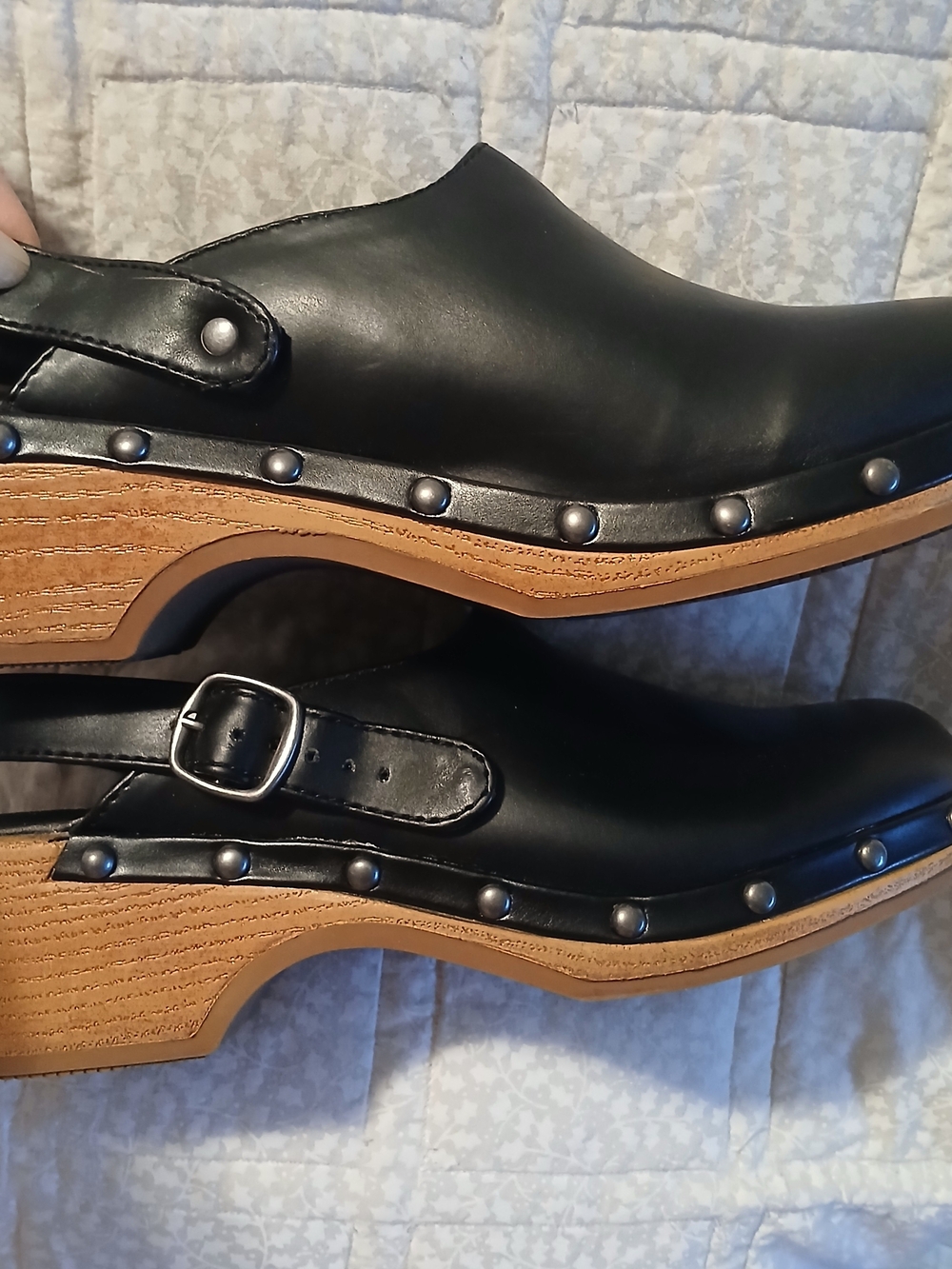 R2 Black Slip-On Women’s Clogs Sz 8 Faux Leather